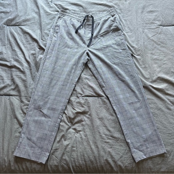 Forever 21 Grey Plaid Pants - Size Medium - Picture 2 of 6